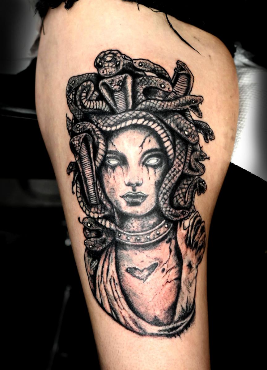 Skull Tattoo Motives | World Tattoo Gallery | Hand tattoos, Skeleton hand  tattoo, Hand tattoos for guys